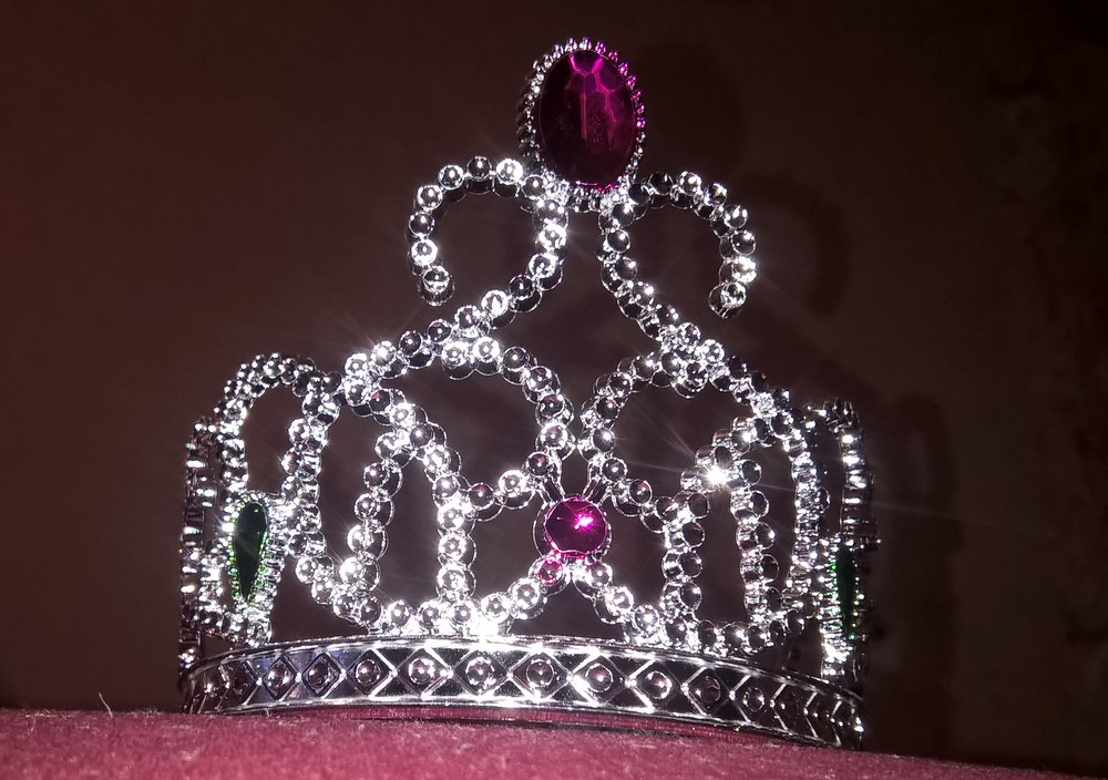 В приморском крае корона. Красивые короны для девочек. Корона для 7 лет. Корона для девочек 10 лет. Корона для 6 лет.