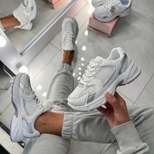 Кросівки жіночі