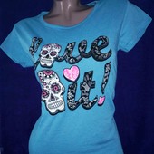 Футболка с принтом , в наличии размер Л. 100% котон.