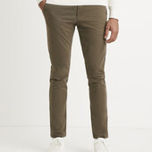 стильные мужские брюки слим чино от celio. Цвет на фото 3