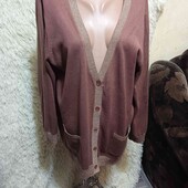 Красивая кофточка на пуговицах 20 размера.