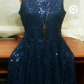 Очень красивое гипюровое платье р.12 с застежкой молнией на спинке.
