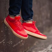 Мужские кроссовки бренда South Wild red на шнуровке.