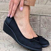 Женские туфли Rafaello (рафаелло) на танкетке эко кожа в чёрном цвете.