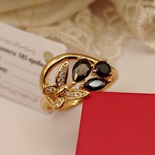 красивое и оригинальное кольцо с фианитами и черным алпанитом р.18, позолота 585 пробы