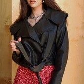 Женская трендовая кожаная куртка косуха эко кожа в чёрном цвете.