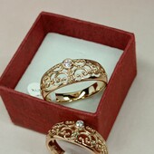 Очаровательное кольцо с ажурным узором и фианитом.Размер 18.Позолота 585 пробы 18 К.