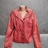 Симпатичный женский пиджак на подкладке ( иск.кожа), р.40/42(евро)
