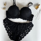 Комплект женского ажурного нижнего белья бюстгальтер пуш-ап/Трусики в чёрном цвете.