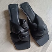 Босоножки на мини каблучке,шлепки h&м