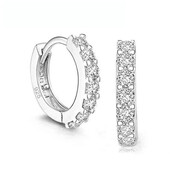 Изящные серебряные серьги 925 пробы с фианитом.