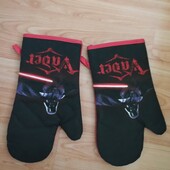 Рукавичка з логотипом.