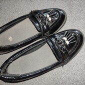 Clarks 34p G натуральна шкіра лак. Балетки лофери