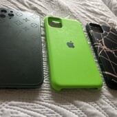 На iPhone 11 Pro Max одним лотом
