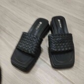 Жіночі шльопанці 