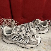 Adidas,оригінал,із натуральної шкіри і текстилю,розмір 42 2/3,устілка 27.Маломірять