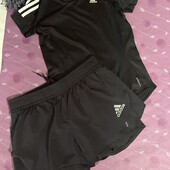 Спортивні шорти і футболка