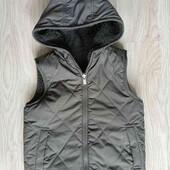Dunnes stores теплая двусторонняя стёганая жилетка с капюшоном на рост 116/122 см