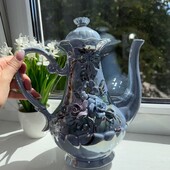 Красивый кувшин