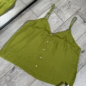 Класна маячка з ґудзиками спереду