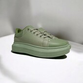 Нові кросівки 36,40 р