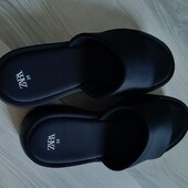 Шлепанцы на платформе zara стелька 26 . Высота 6 см.