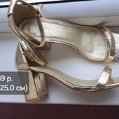 Босоніжки р.39 стан ідеал