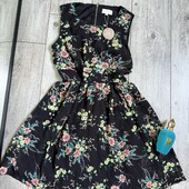 Гарна сукня у квіти ззаду пояс бант