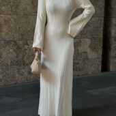 Елегантна сукня довжини міді