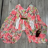 Дуже класна футболка по боках шлейф по обі сторони