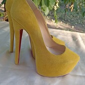 Туфли на большом каблуке