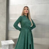 Стильна смарагдова сукня з поясом вельвет