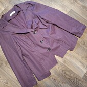 Красивий фірмовий піджак!