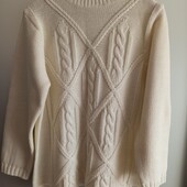 Свитер вязаный новый.