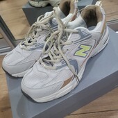 Жіночі кросівки