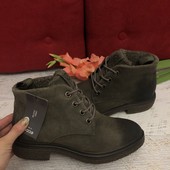 Ессо,оригінал,із натуральної замші,на овчині,розміри 38,40