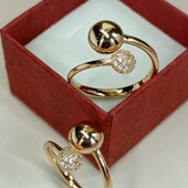 Нежное и оригинальное кольцо с фианитами. Позолота 585 пробы 18К.Размер 18-19, регулируется.