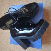 Женские ботинки