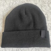 Чорна шапка біні