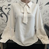 Ніжна кремова блуза, р.S в гарному стані