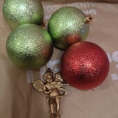 В лоті 4 кулі і 1 янгол