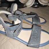 Clarks uk 1F 33р 21.5см дівочі босоніжки з натуральної шкіри на липучках