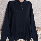 Гарна кофта на статного чоловіка у відмінному