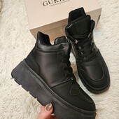 Стильні зручні кросівки з екошкіри на хутрі ,якість супер