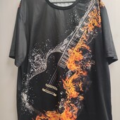 Класна футболка з оригінальним принтом