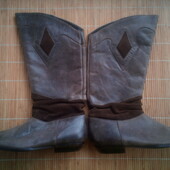 Кожаные демисезонные сапоги Bata р 36