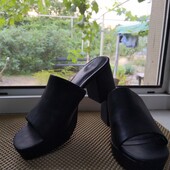 Крутые кожаные шлепки на платформе M&S разм. 38 (24,5 см).