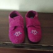 Теплі войлочні тапочки на дівчинку.
