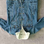 Продам дитячу джинсову куртку з мехом на вік 11-12 років