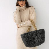 В'язана сукня вільного крою з коміром